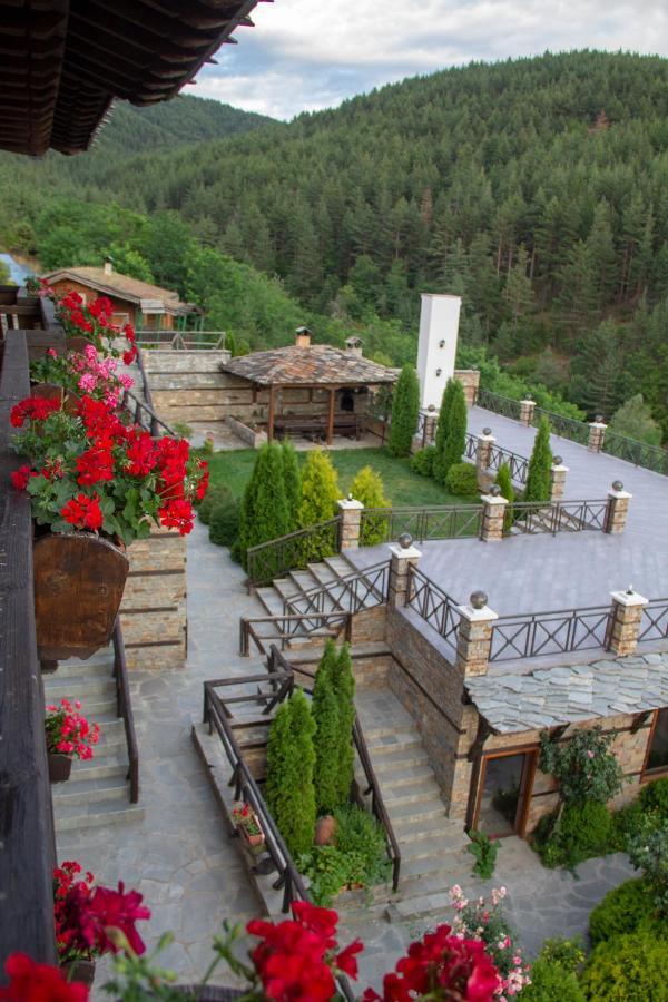 Leshtenski Rai Guest House Exterior photo