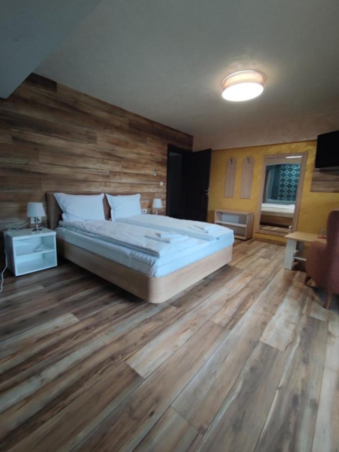 Leshtenski Rai Guest House Exterior photo